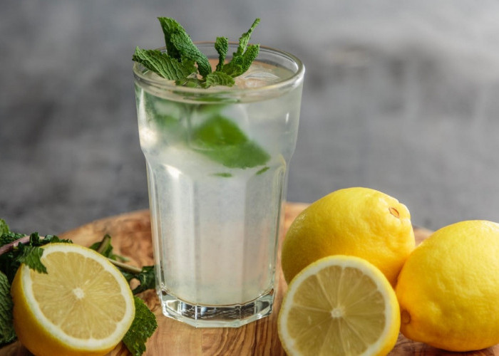 7 Manfaat Air Lemon untuk Kesehatan dan Kecantikan