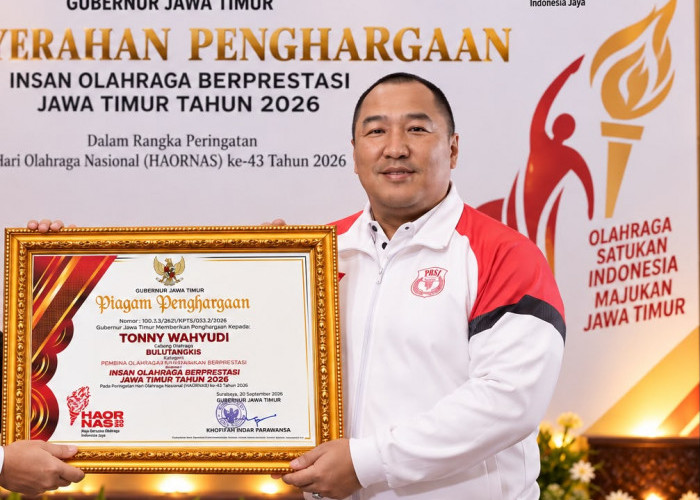 Komitmen Majukan Bulutangkis, Ketua PBSI Jatim Sabet Penghargaan Insan Olahraga dari Dispora