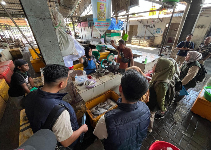 Jelang Nataru, Satgas Pangan Polres Gresik Sidak Harga Bahan Pokok di Pasar dan Ritel