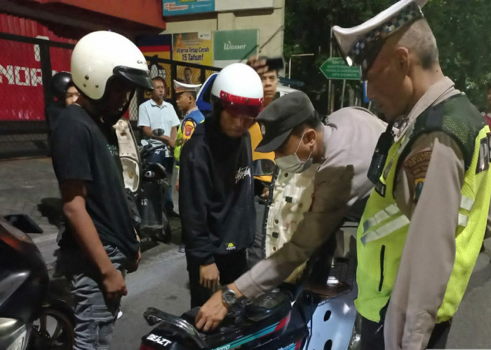 Polsek Dukuh Pakis Gelar Operasi Kejahatan Malam, Amankan 40 Pelanggar