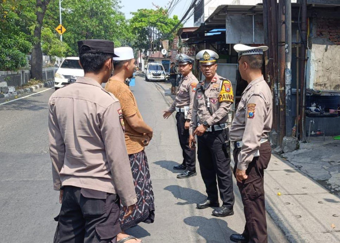 Polsek Sawahan Gelar Patroli Rutin, Pastikan Keamanan di Pemukiman Banyu Urip