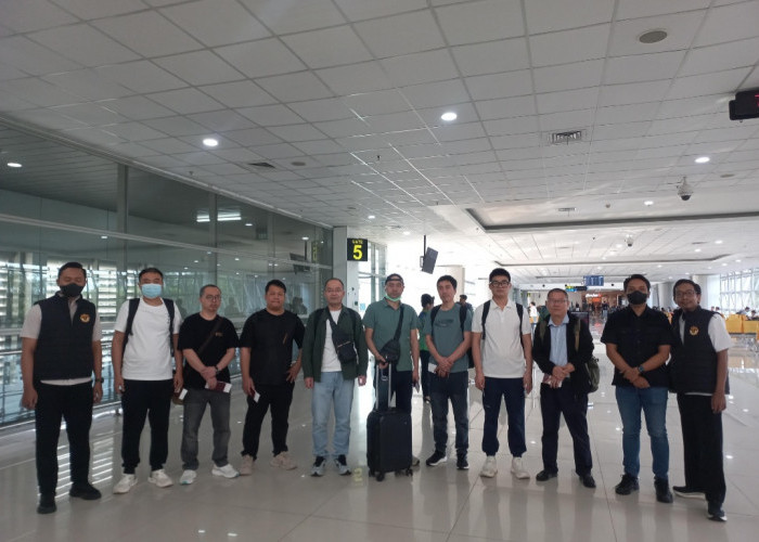 Langgar Aturan Keimigrasian, Delapan WNA Tiongkok Dideportasi dari Surabaya
