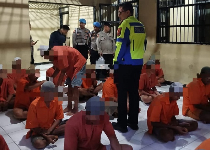 Kasatlantas Polres Ngawi Cek Ruang Tahanan, Pastikan Kondisi Aman dan Terkendali