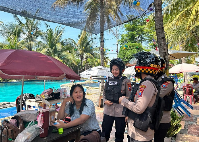 Polwan Polresta Sidoarjo Patroli Ajak Warga Jaga Kamtibmas