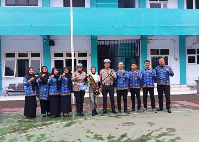 Satgas Preemtif Operasi Zebra Sosialisasikan Tertib Lalu Lintas di SMK Farmasi Adyatma Sukodono