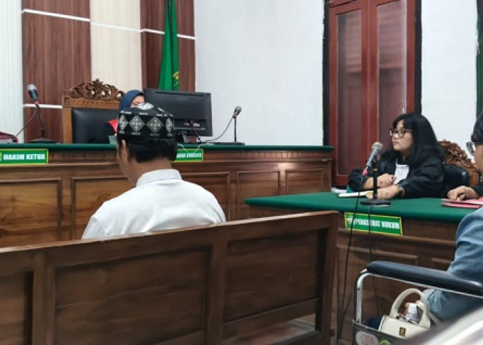 Sabuk Melayang Kepala Anak Dibenturkan, Damar Divonis 2,5 Tahun dan Istri 1,5 Tahun