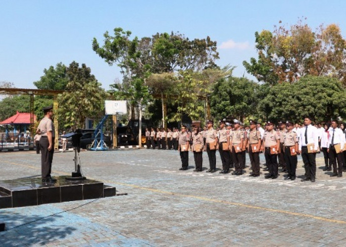 Pacu Kualitas Layanan, Kapolres Bangkalan Anugerahi Reward 23 Personel Berprestasi