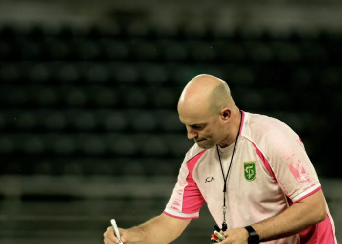 Lawan Bhayangkara FC Bernardo Tavares Minta Dukungan Penuh Bonek Bonita di Stadion GBT