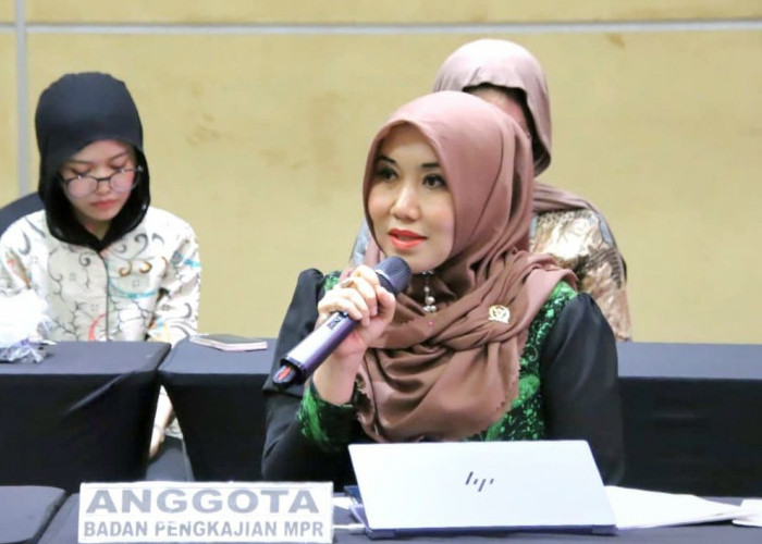 Bedah Fenomena Slipping Down Democracy, Senator Lia Dorong Demokrasi Berbasis Pancasila