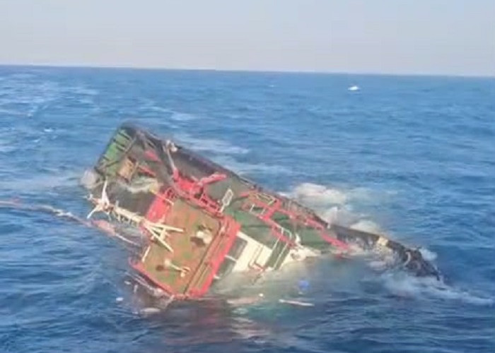 Cuaca Buruk,Giliran TB MT20 1301 Dilaporkan Tenggelam di Perairan Bawean