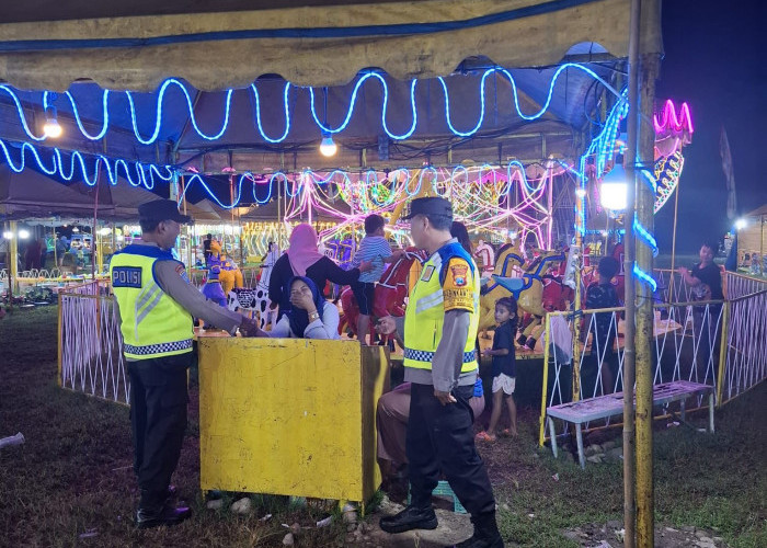 Imbauan Polisi Ngawi di Pasar Malam Widodaren, Warga Aman dan Nyaman