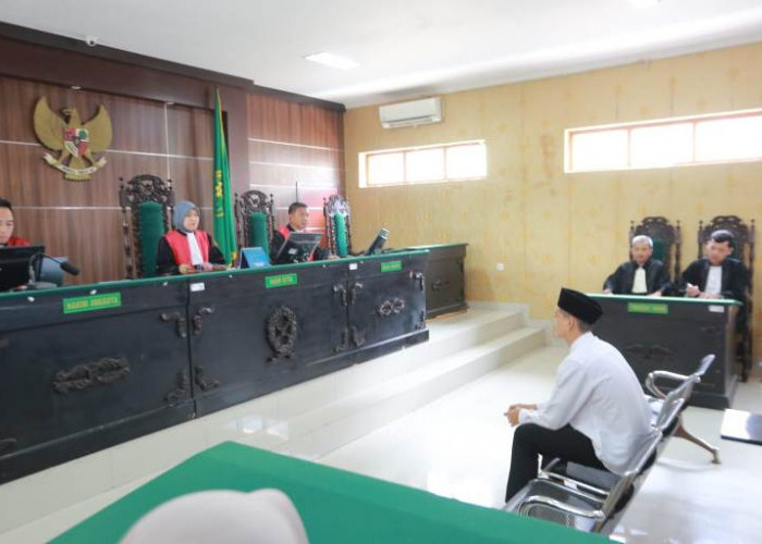 Tak Penuhi Unsur Pidana, Pengacara Minta Pelempar Bom Molotov di DPRD Madiun Dibebaskan 