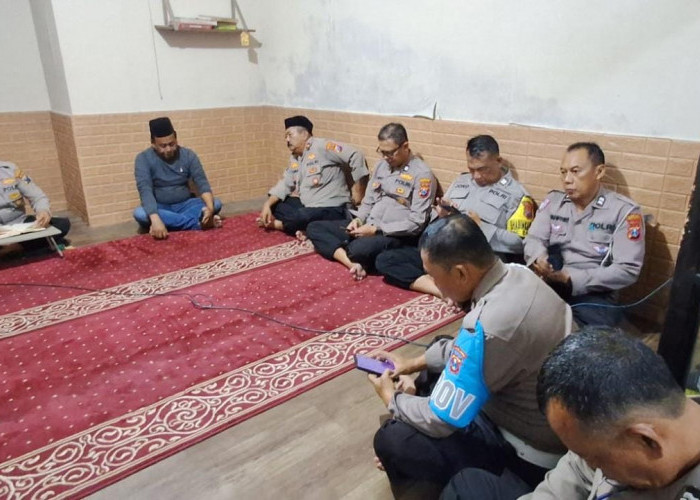 Polsek Sawahan Gelar Binrohtal, Tingkatkan Integritas Anggota