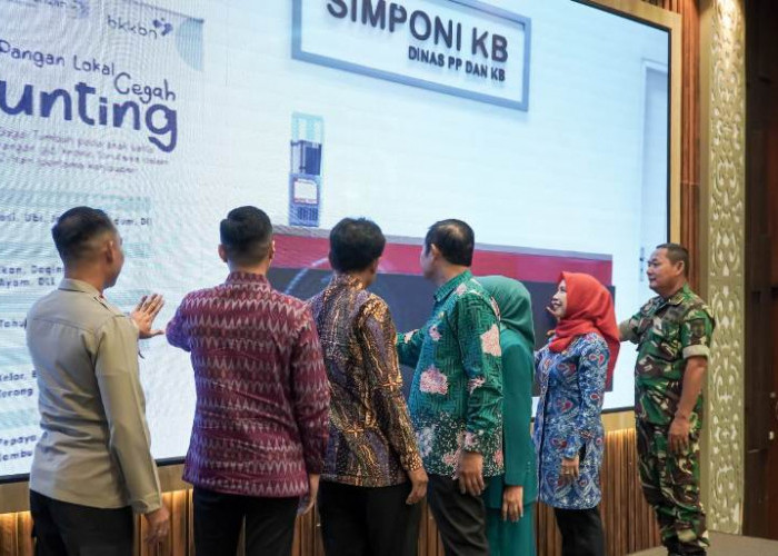 Wisuda SOTH dan Launching Simponi KB pada Peringati Harganas Ke-32 di Lamongan