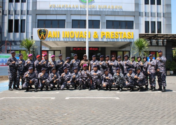 Perwira Siswa Suspaidikla TNI AL Kunjungi Kejari Surabaya