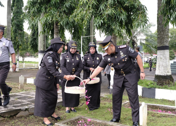 Imigrasi Jember Kenang Jasa Pahlawan, Gelar Ziarah dan Tabur Bunga