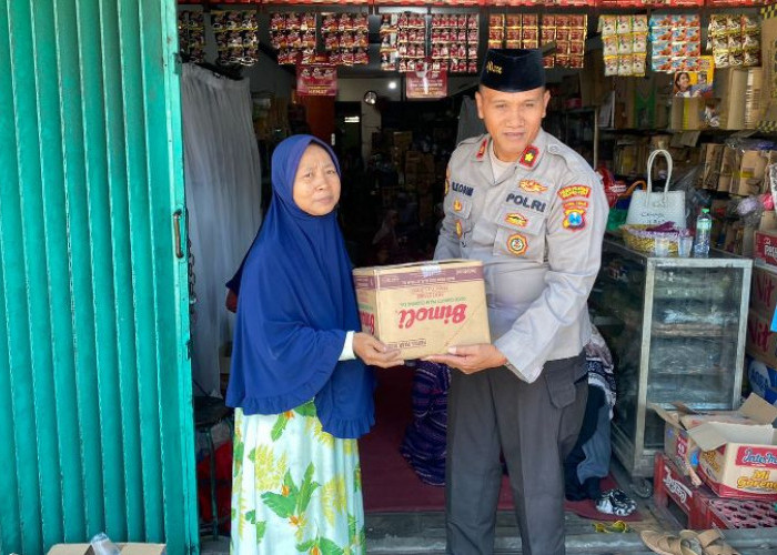 Polres Pelabuhan Tanjung Perak Takziah ke Rumah Dua Santri Korban Reruntuhan Ponpes Al Khoziny