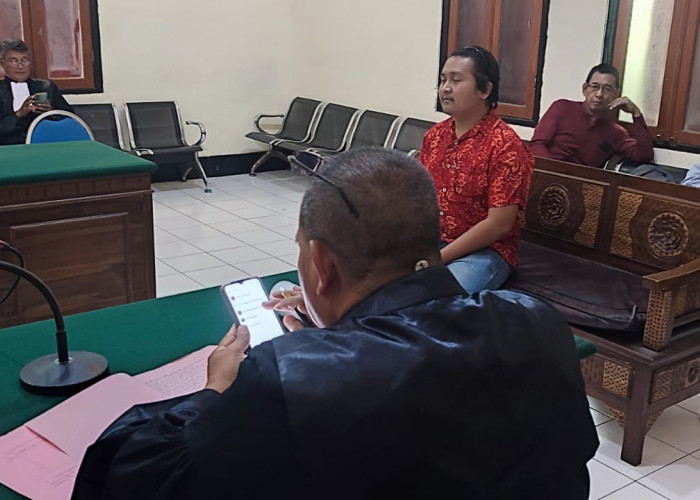 Istirahat di Warkop, Anggota Polda Jatim Amankan Pejudi Slot