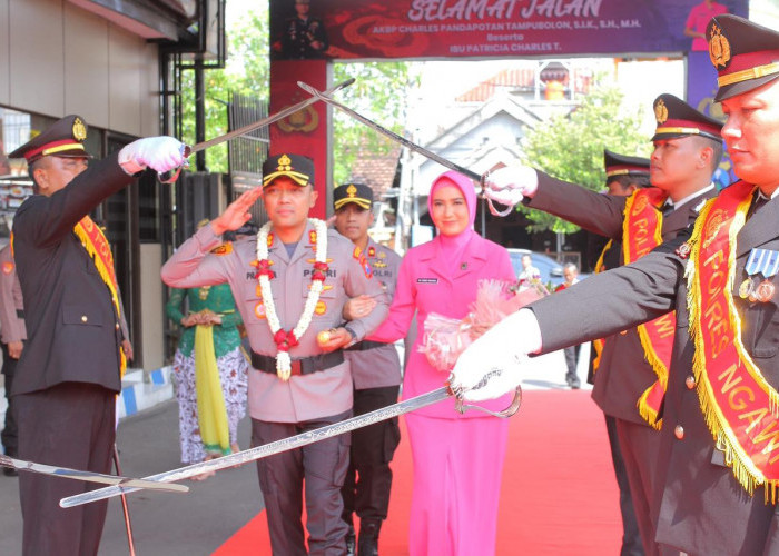 Polres Ngawi Sambut Kedatangan Kapolres Baru dengan Tarian Orek-Orek