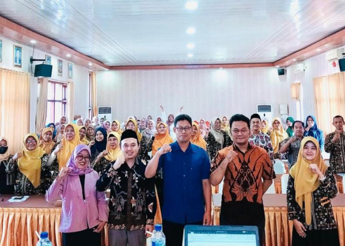 Pelatihan AI dan LaTeX Asah Guru Matematika Bojonegoro Buat Soal Tes Akademik