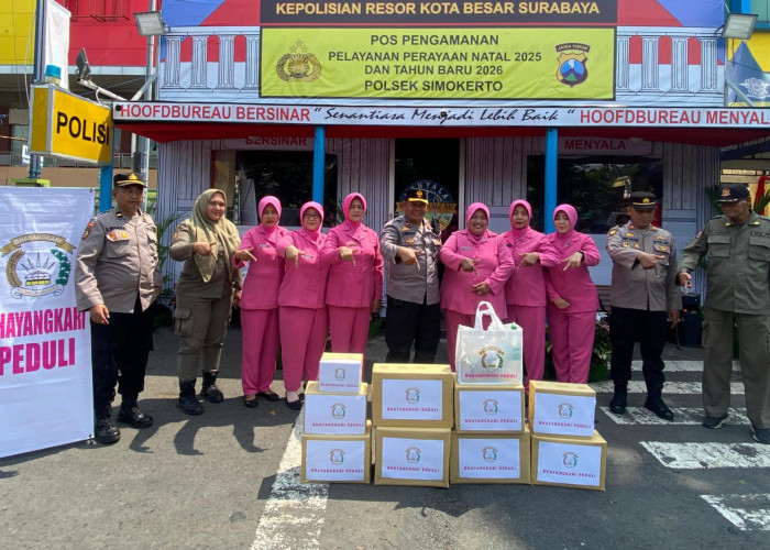 Beri Dukungan Moril, Ketua Bhayangkari Ranting Simokerto Kunjungi Pos Pam Nataru Gembong