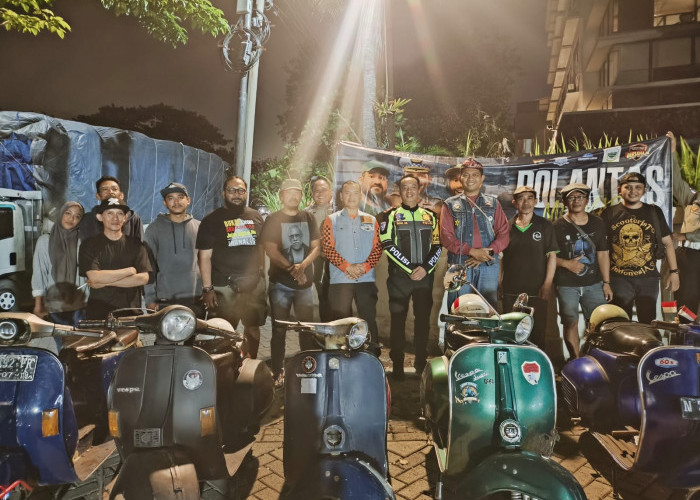 Satlantas Polres Pelabuhan Tanjung Perak Gandeng Komunitas Vespa Sosialisasi Operasi Patuh Semeru 2025