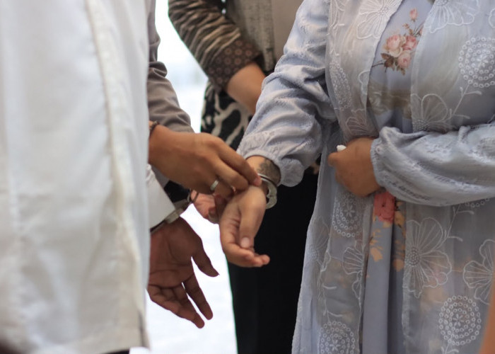Ditangkap Bersama karena Kasus Narkoba, Sepasang Kekasih Ini Akhirnya Menikah di Polres Ngawi