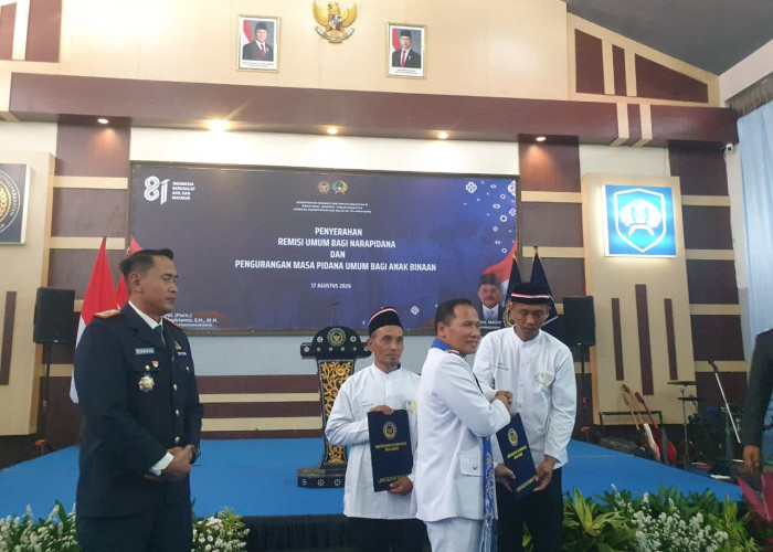 Plt Bupati Ahmad Baharudin Serahkan Remisi HUT Kemerdekaan di Lapas Kelas IIB Tulungagung