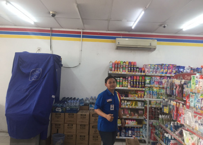 Minimarket di Pucang Anom Dibobol, Jebol Plafon dan Rusak Mesin ATM