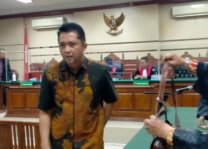 Mantan Kepala BPPD Sidoarjo, Ari Suryono Dituntut 7,5 Tahun Penjara dan Bayar Uang Pengganti Rp 7 Miliar