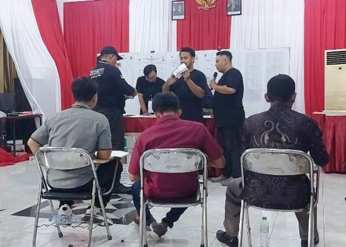 Ungguli Kotak Kosong, Eri Cahyadi-Armuji Menang Telak di TPS 4 Ketintang Permai