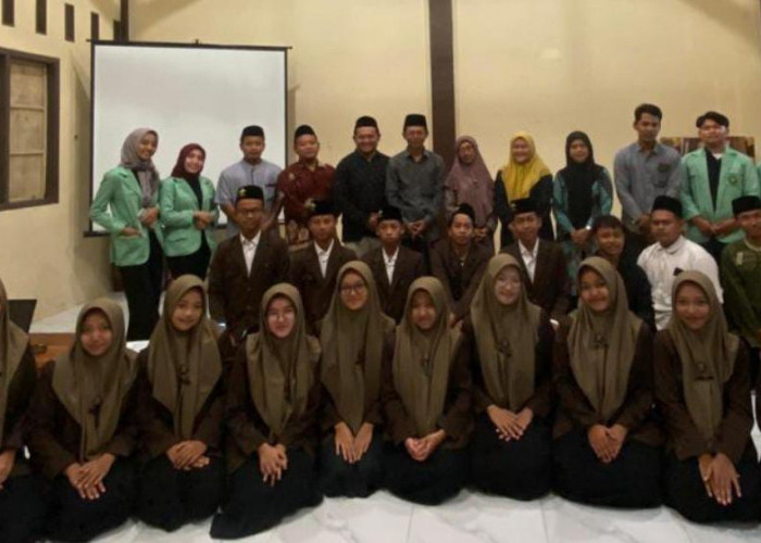 Santri Belajar Digital dan Pertanian Berkelanjutan Bersama Tim PKM Unugiri