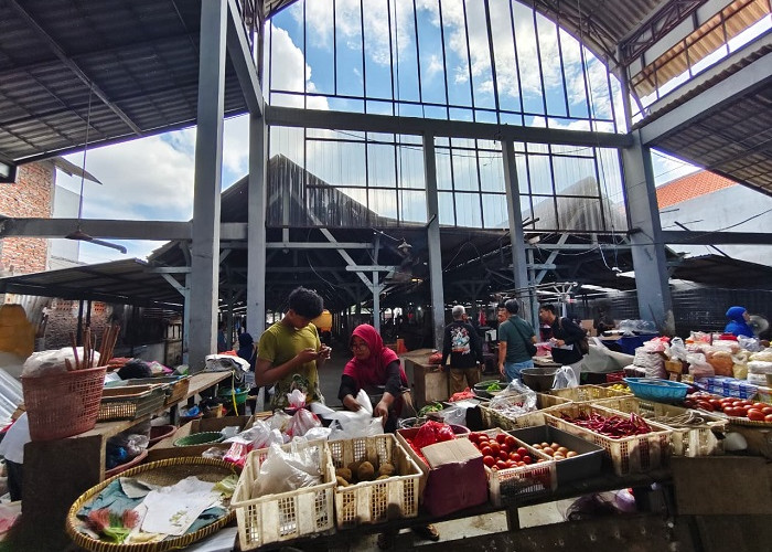 Pemkot Surabaya Siapkan 2.700 Stan Gratis untuk Tertibkan Pasar Tumpah dan PKL