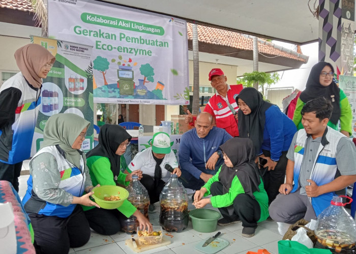 Dukung Lingkungan Sehat, Pertamina Latih KSH Pagesangan Bikin Eco-Enzyme 