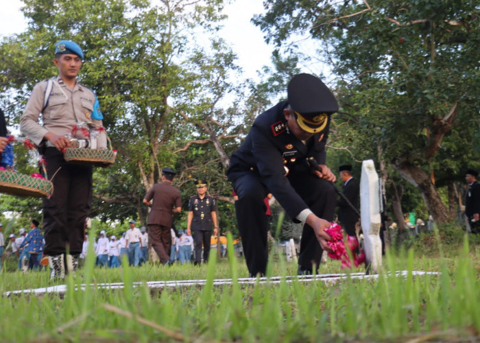 Peringati Hari Kebangkitan Nasional Ke-116, Kapolres Lumajang Pimpin Ziarah di TMP Bersama Forkopimda
