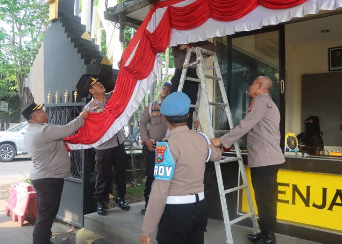 Meriahkan HUT Ke-80 RI, Kapolres Pasuruan Pimpin Pemasangan Bendera dan Hias Kendaraan Dinas