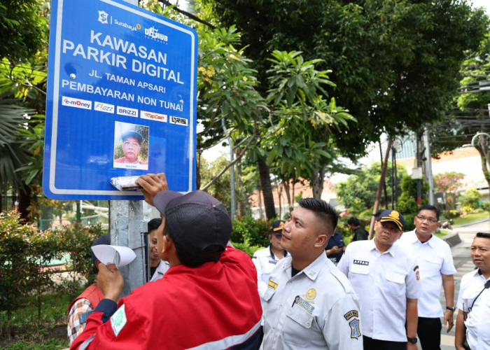 Cegah Jukir Liar, Dishub Surabaya Pasang Foto Petugas Resmi di 819 Titik Parkir Digital