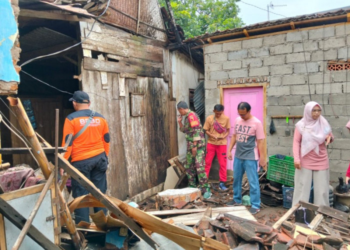 Tertimpa Tembok Rumah Kakaknya, Seorang Nenek dan Dua Cucunya di Situbondo Luka-luka 