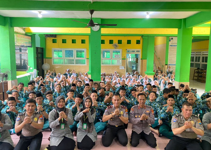 Polresta Sidoarjo Edukasi Siswa MA Nurul Huda Sedati soal Bullying dan Radikalisme