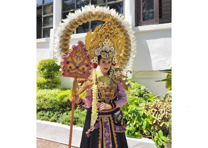 Biwi Abiyyah Nujud Dalili, Tampil Anggun dengan Busana Adat Bali di SFF 2026