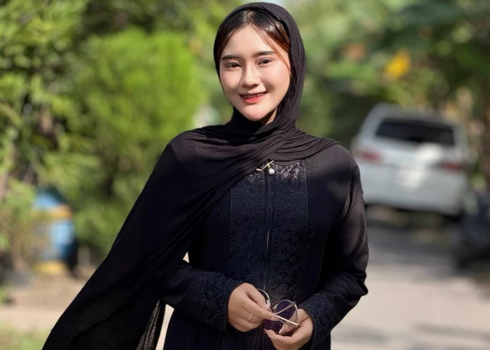 Sampaikan Cerita Lewat Nada, Penyanyi Asal Nganjuk Della Kenzo Terus Berlayar di Dunia Musik