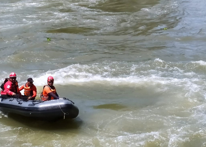 Lansia Diduga Bunuh Diri Nekat Loncat ke Sungai Jagir