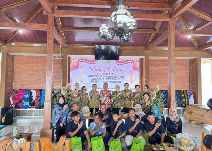 Ketua IAD Jatim Rinnie Kuntadi Kunjungi Rumah Promosi dan Salurkan Bansos di Magetan