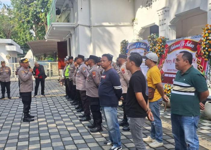 Kawal Aksi FSPMI di PN Surabaya, Kapolsek Sawahan Tekankan Pengamanan Humanis dan Kelancaran Pelayanan Publik