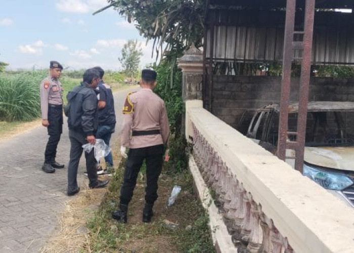 Polisi Terus Dalami Penyebab Avanza Terbakar Dini Hari di Rejotangan