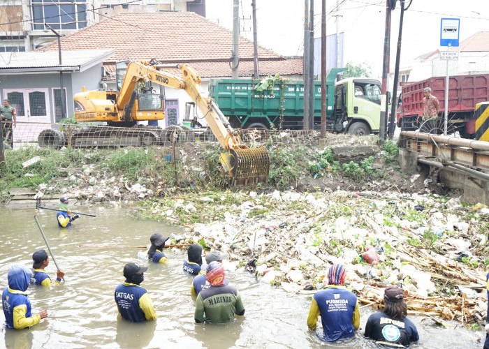 Sungai Kanal Porong Sidoarjo Dibersihkan