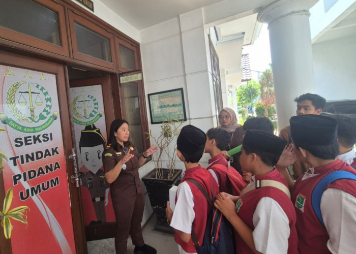 Outing Class, SD Islam Al-Ulum Belajar Hukum di Kejari Kota Malang
