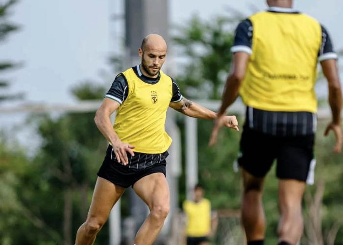 Lawan Mantan Tim, Momen Emosional Risto Mitrevski Bersama Persebaya