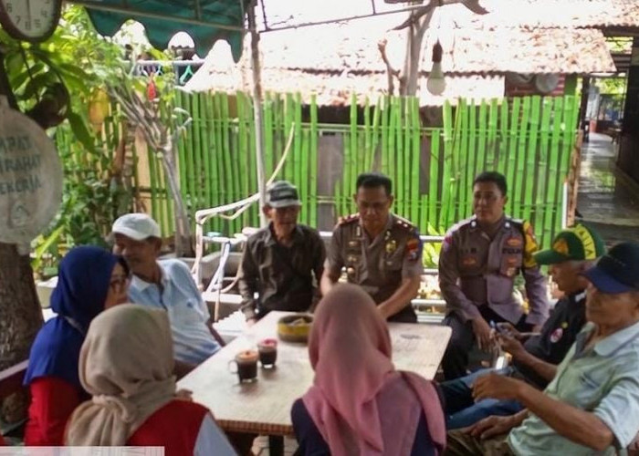 Tingkatkan Keamanan, Bhabinkamtibmas Kedung Baruk Gelar Rembuk Warga dan Sosialisasi Call Center 110