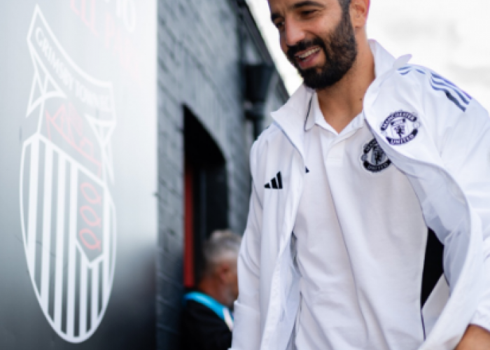 Ruben Amorim Tegaskan Tak Akan Ubah Formasi Manchester United Meski di Bawah Tekanan